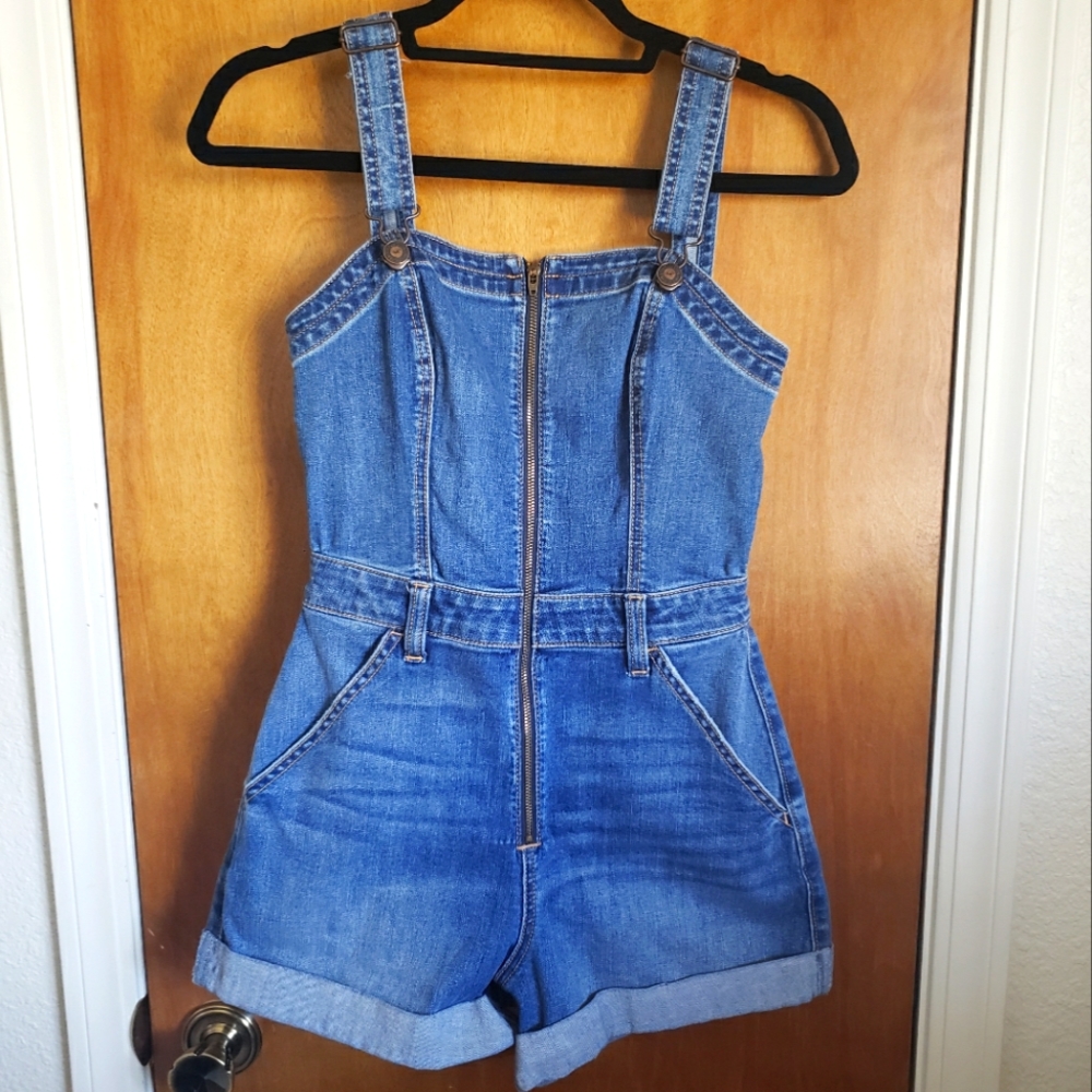 HOLLISTER denim shorts/overalls
